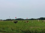 Perfecte ballon vaart boven de regio Zaltbommel op maandag 19 augustus 2024