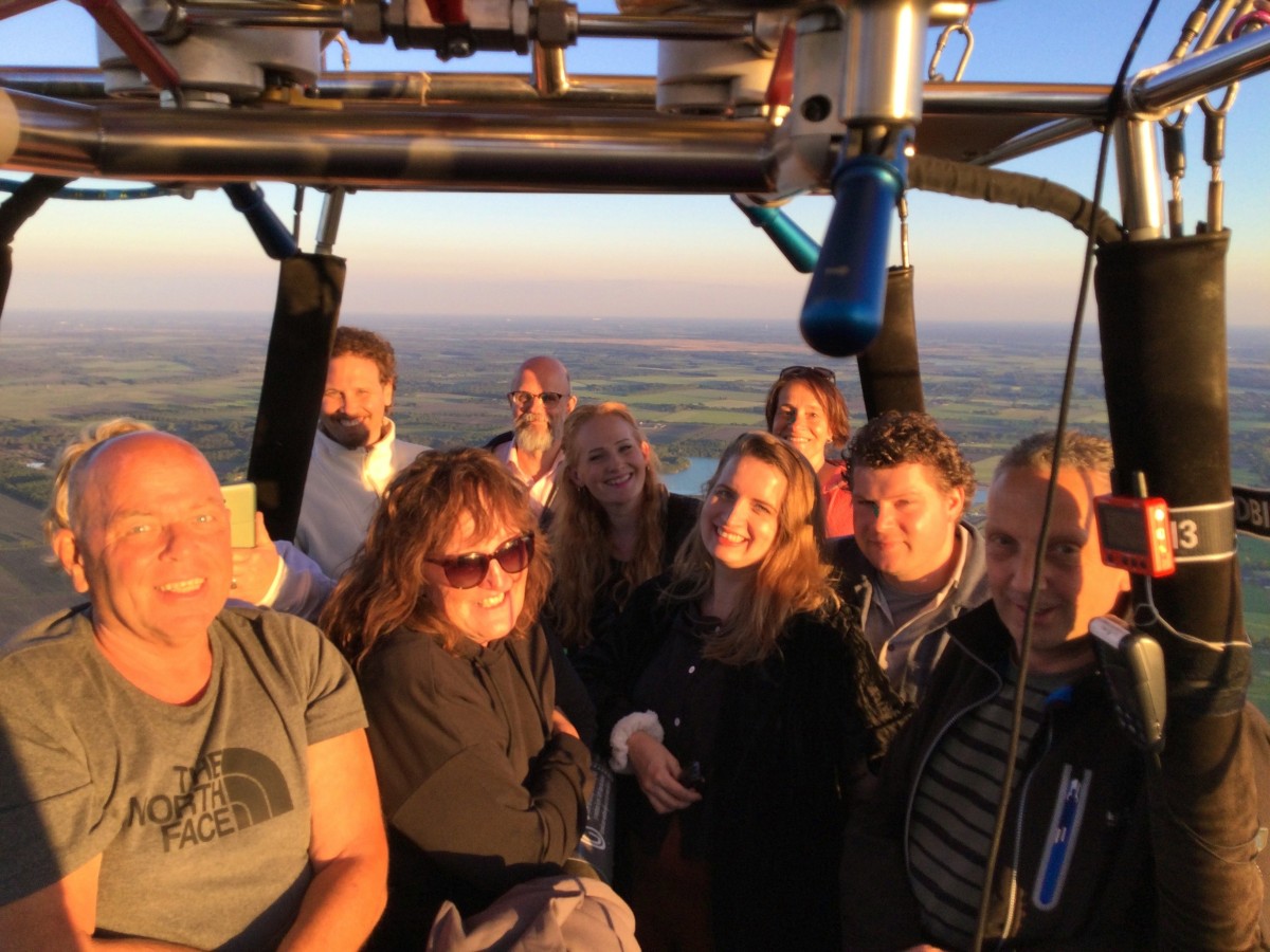 Ballonvaart Zevenhuizen, Netherlands - Sublieme heteluchtballonvaart opgestegen op startlocatie Leek